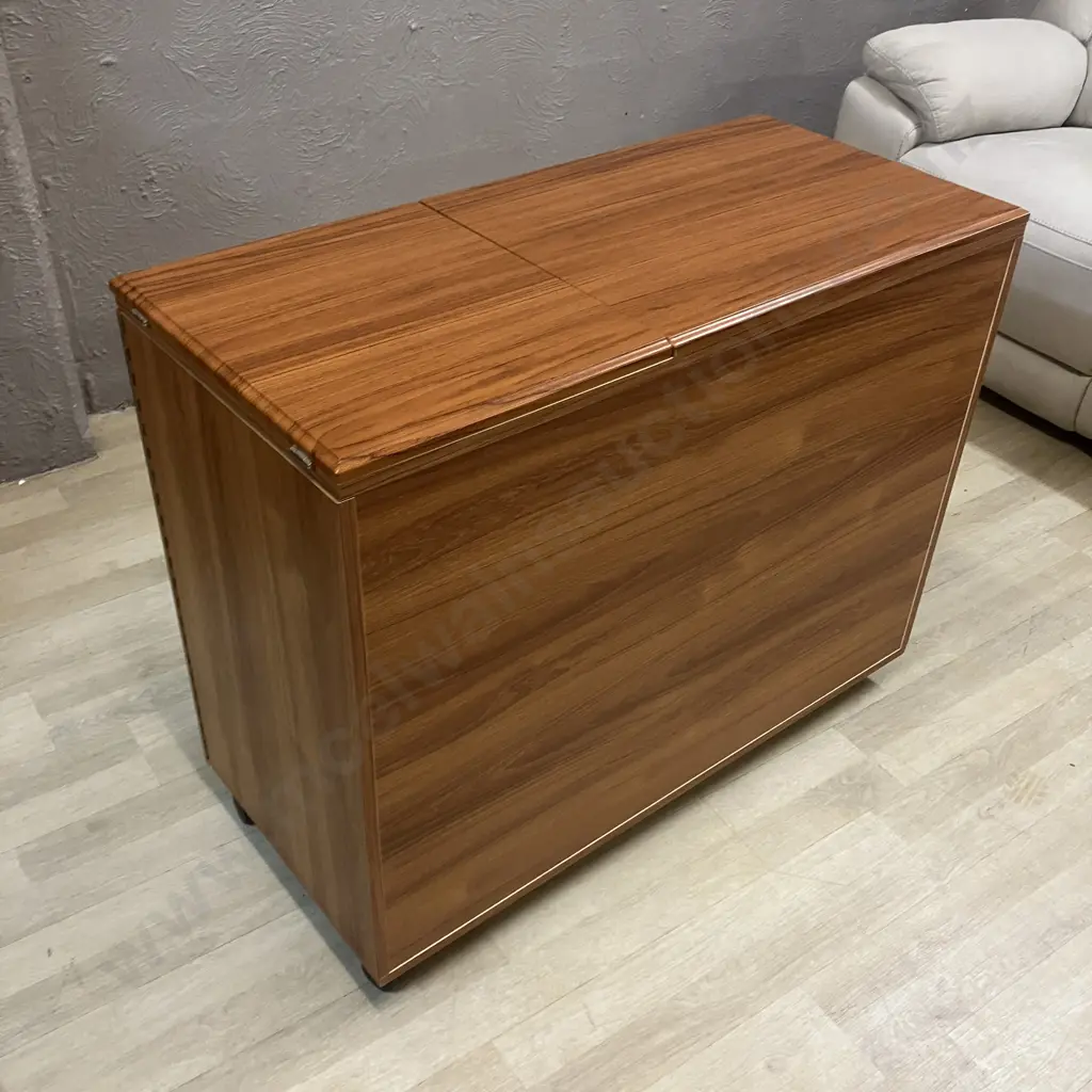 'Elegance' Sewing Cabinet / Work Table With Key. H76 W95.5 D44cm Image 1++