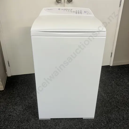 Fisher & Paykel Quicksmart 5.5Kg Top Loader Washing Machine Model MW513, #URV412488