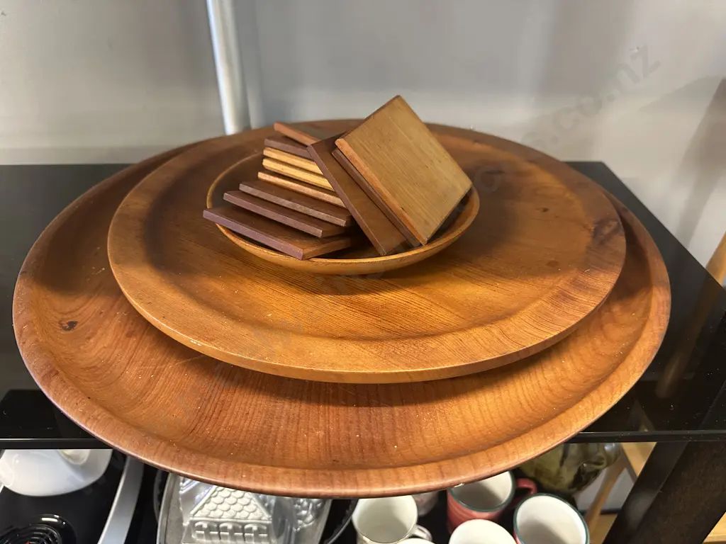 NZ Kauri Round Platters - 49.5cm to 20cm & Drinks Coasters Image 1++