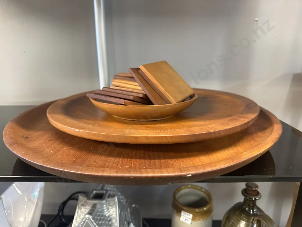 NZ Kauri Round Platters - 49.5cm to 20cm & Drinks Coasters Image 1++