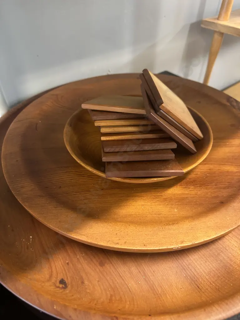 NZ Kauri Round Platters - 49.5cm to 20cm & Drinks Coasters Image 1++