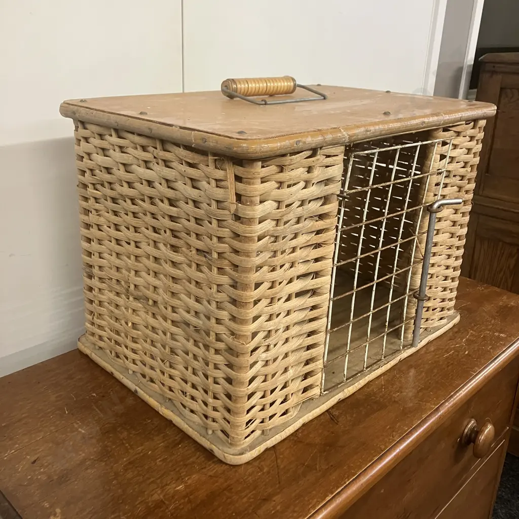 Vintage Wicker Cat Carry Basket. H32 W47 D33cm Image 1++
