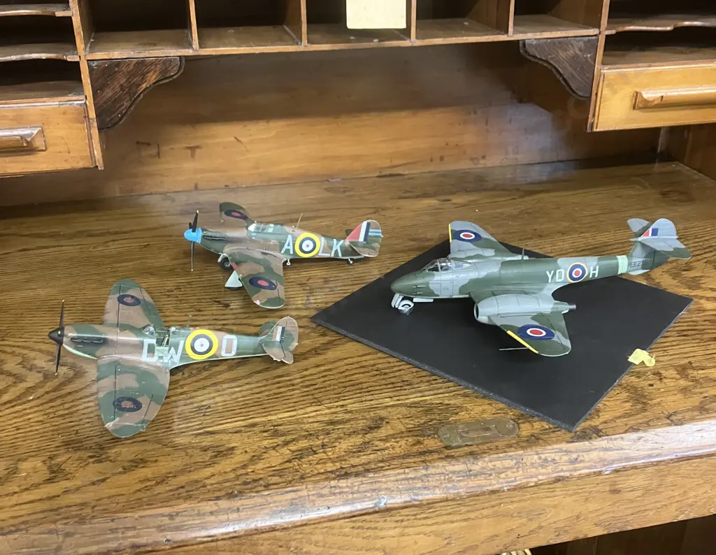 1:48 RAF Supermarine Spitfire Mk.1, Hawker Hurricane Mk.1 & Gloster Meteor F Mk.3 - EE235, RAF 616 Squadron Image 1++