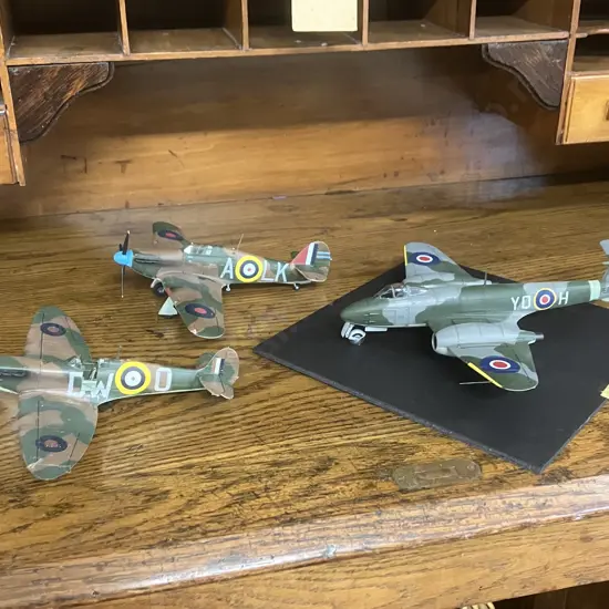 1:48 RAF Supermarine Spitfire Mk.1, Hawker Hurricane Mk.1 & Gloster Meteor F Mk.3 - EE235, RAF 616 Squadron