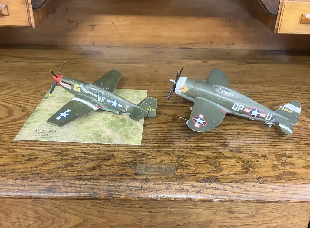 1:48 USAF P-51B Mustang & P-47 Thunderbolt Image 1++