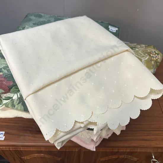 Assorted Vintage Linen, Table Cloths Etc