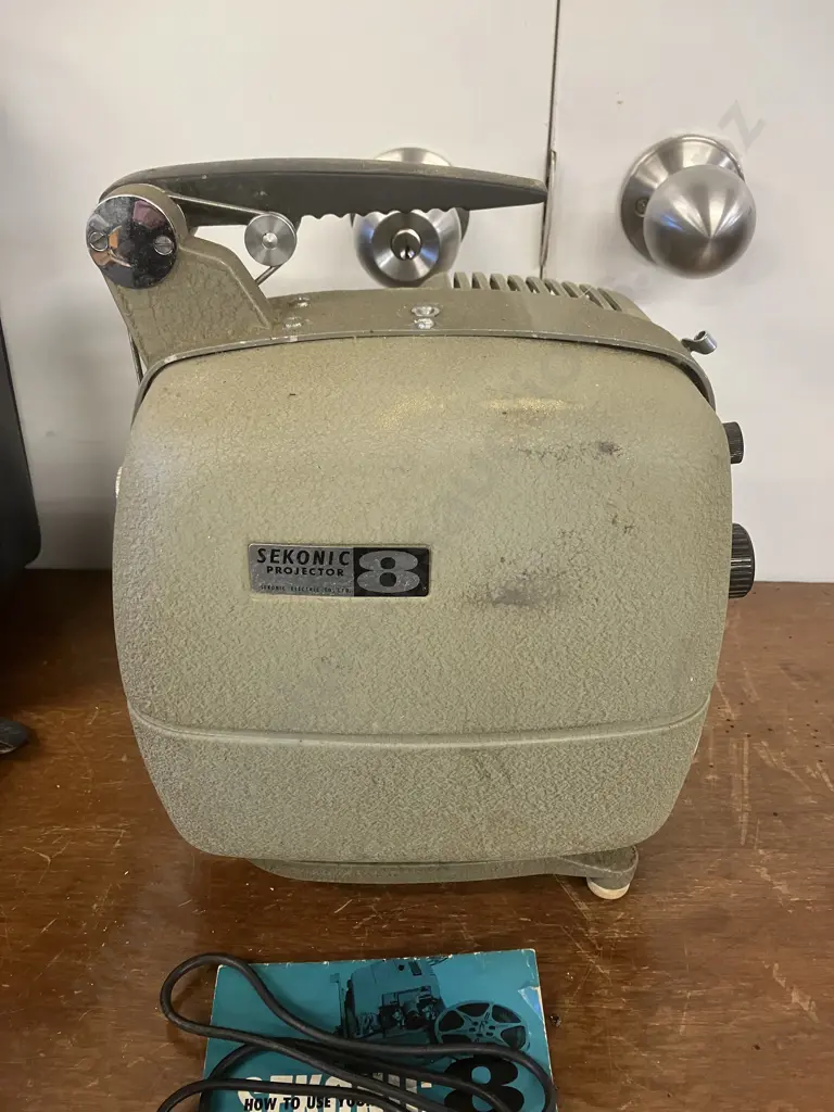 Vintage Sekonic 8 Model 30C Projector with Carrying Case - Japan (No Power Lead) Image 1++