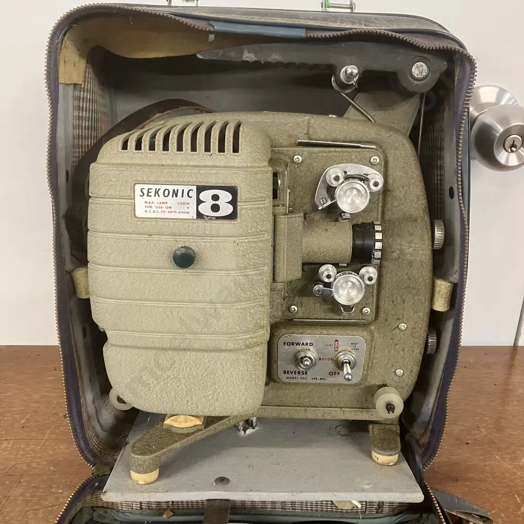 Vintage Sekonic 8 Model 30C Projector with Carrying Case - Japan (No Power Lead) Image 1++