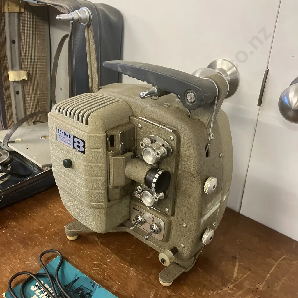 Vintage Sekonic 8 Model 30C Projector with Carrying Case - Japan (No Power Lead) Image 1++