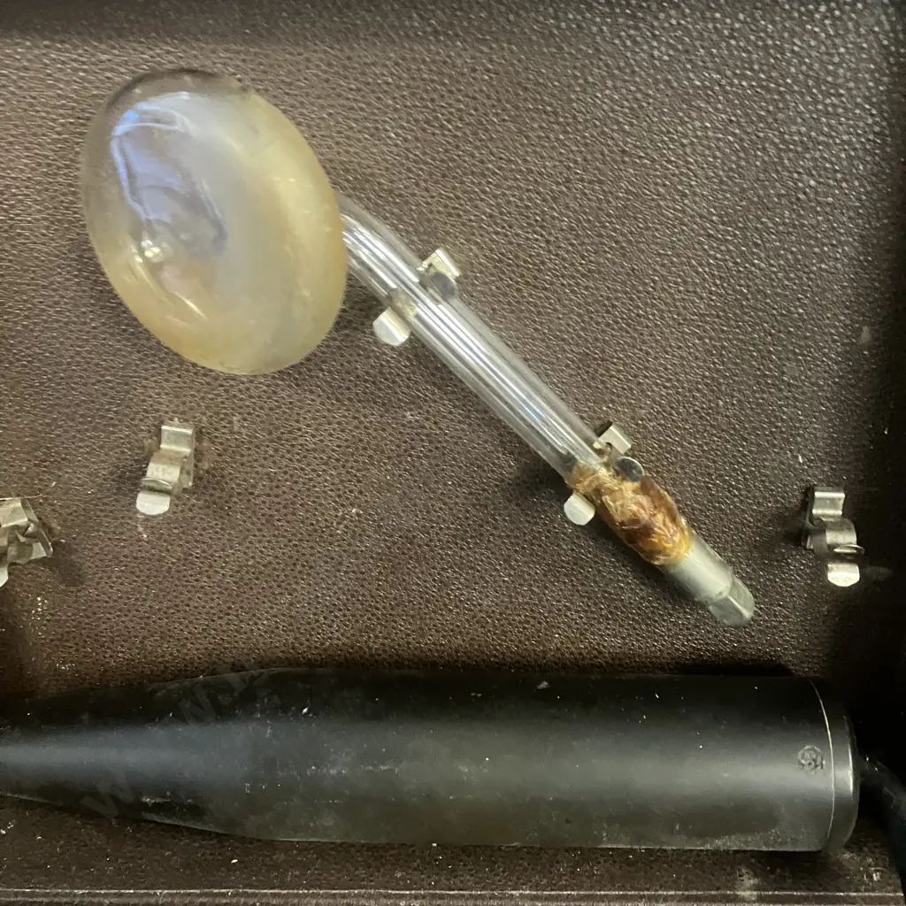 Antique Violet Ray Medical Device In Case Image 1++