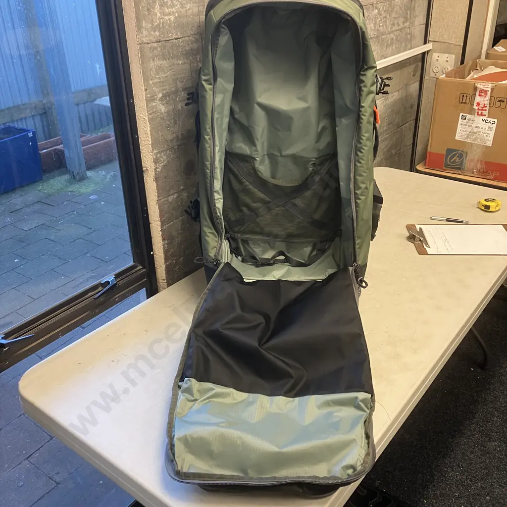 Eagle Creek Rolling Duffel Bag. H80 W40 D30cm Image 1++