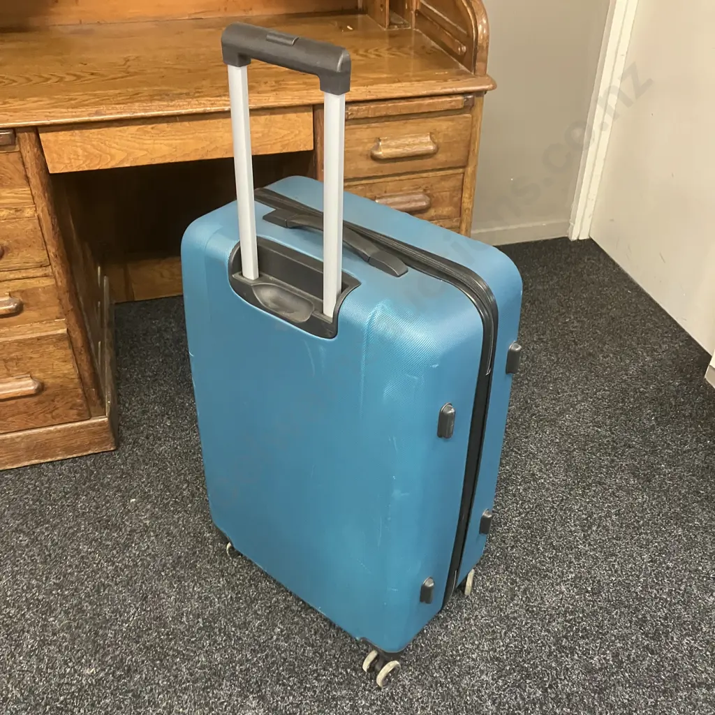 Large Suitcase On Wheels With Retracting Handle Image 1++