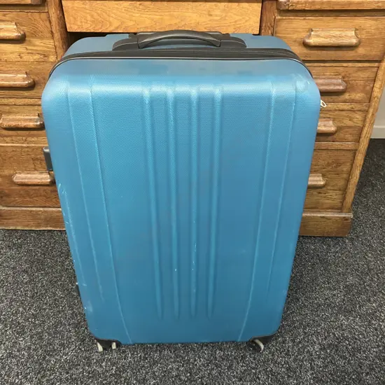Large Suitcase On Wheels With Retracting Handle