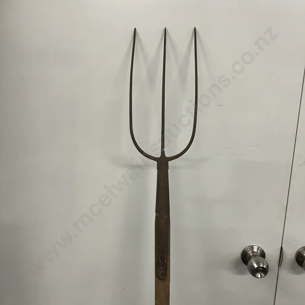 Vintage Three Prong Hay Fork Pitchfork. 158cm Image 1++