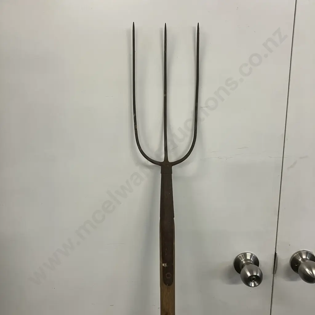 Vintage Three Prong Hay Fork Pitchfork. 158cm Image 1++