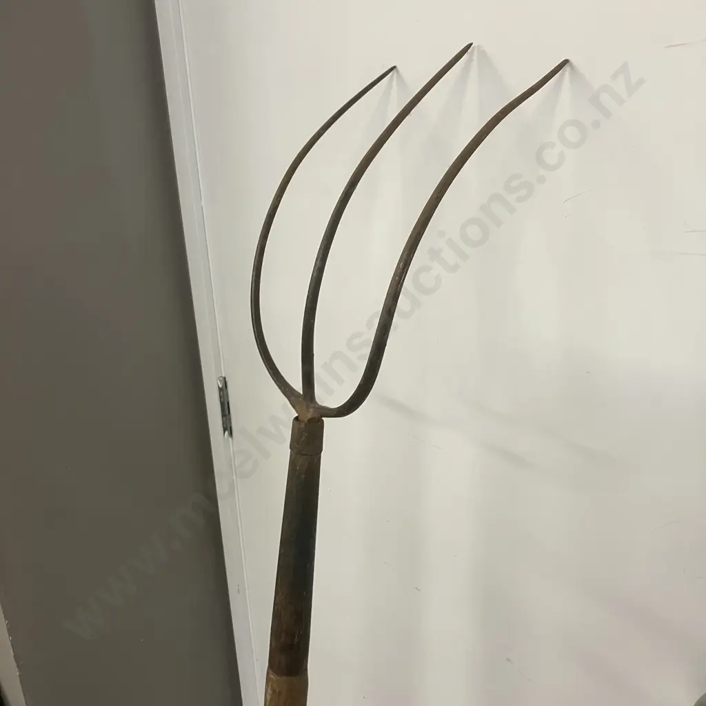 Vintage Antique Three Prong Hay Fork Pitchfork. 152cm Image 1++