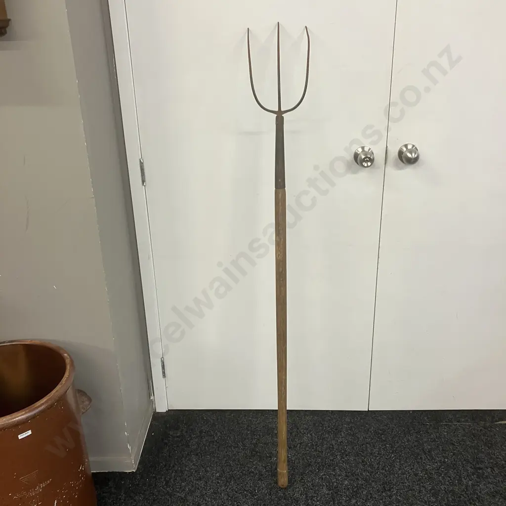 Vintage Antique Three Prong Hay Fork Pitchfork. 152cm Image 1++