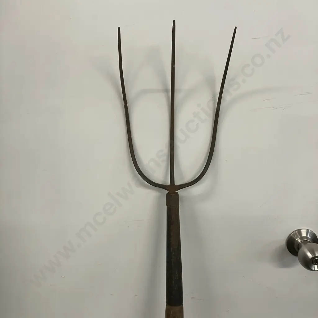 Vintage Antique Three Prong Hay Fork Pitchfork. 152cm Image 1++