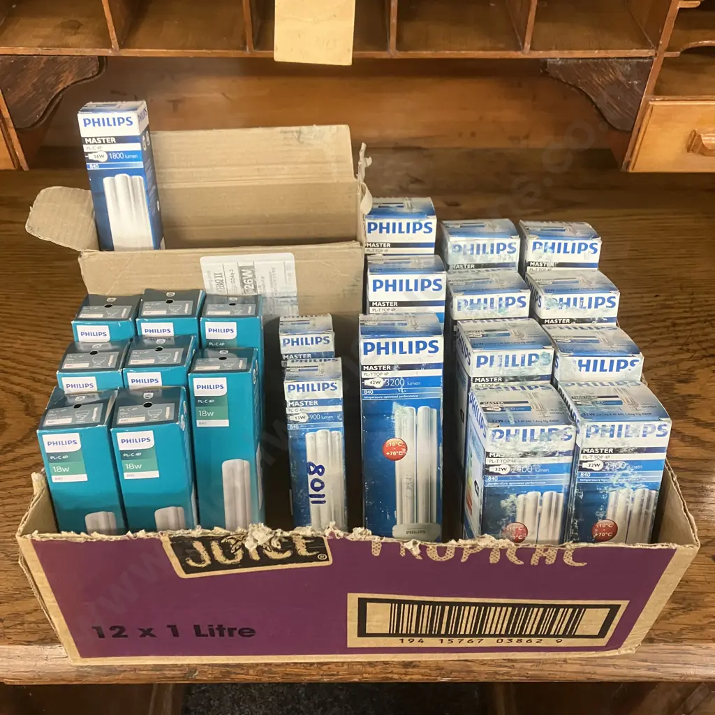 Philips Master E E Compact Fluoro Lamps 4Pin, PL-C4P - 5 x 26W, 2 x 13W. PL-TTop4P - 3 x 42W, 8 x 32W. (Sold With -02) Image 1++