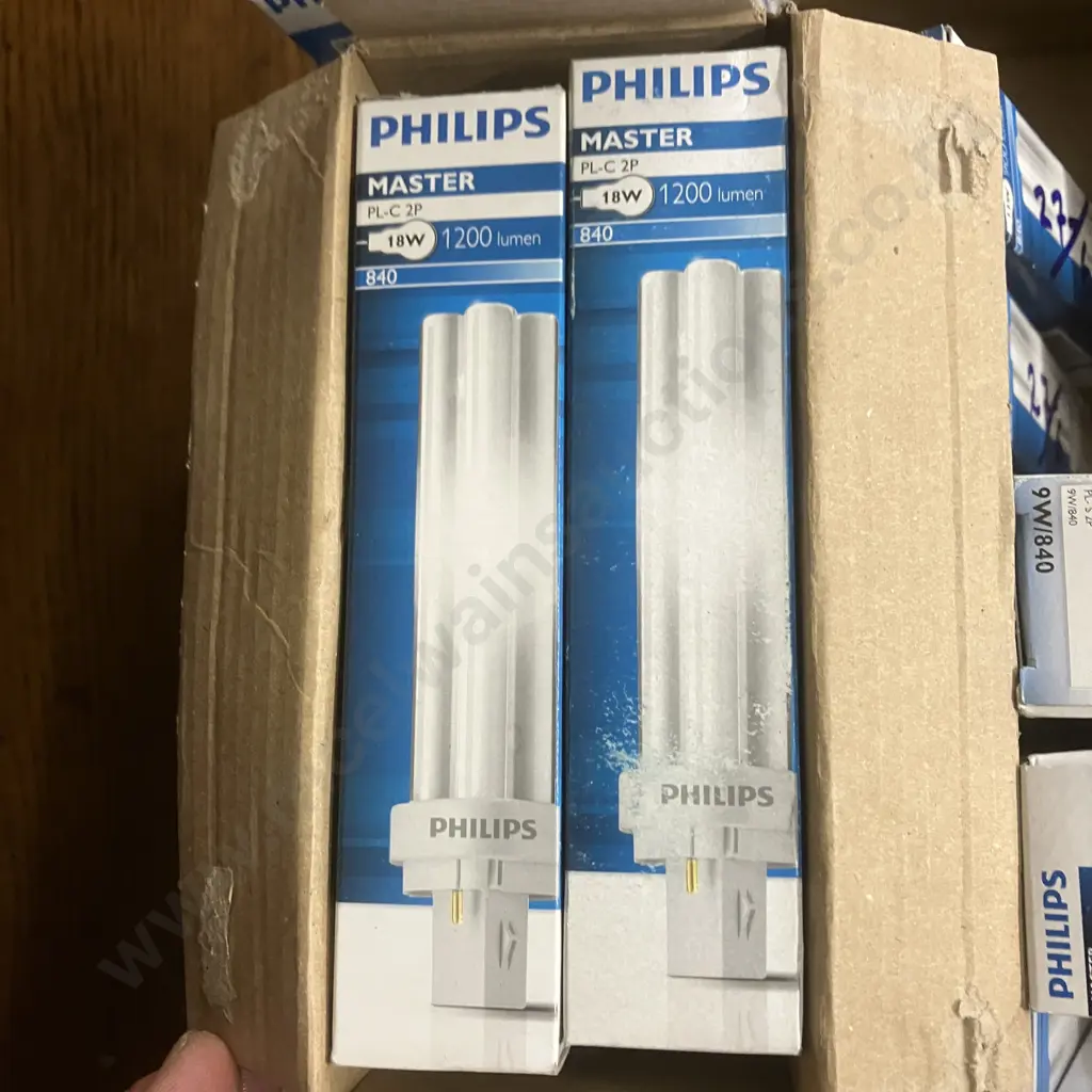 Philips Master Energy Efficient Compact Fluorescent Lamps 2Pin, PL-C2P - 28 x 18W, 2 x 13W, 3 x 26W. (Sold With -02) Image 1++