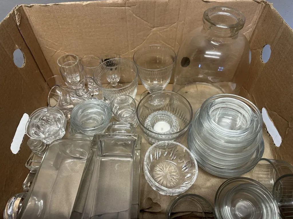 Assorted Vintage Glass Ware Items Image 1++