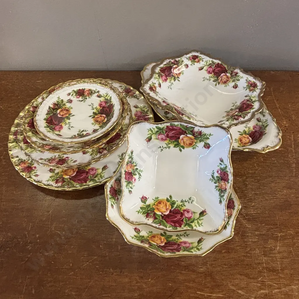 Assortment of Royal Albert Old Country Roses plates, saucers, dishes etc Image 1++