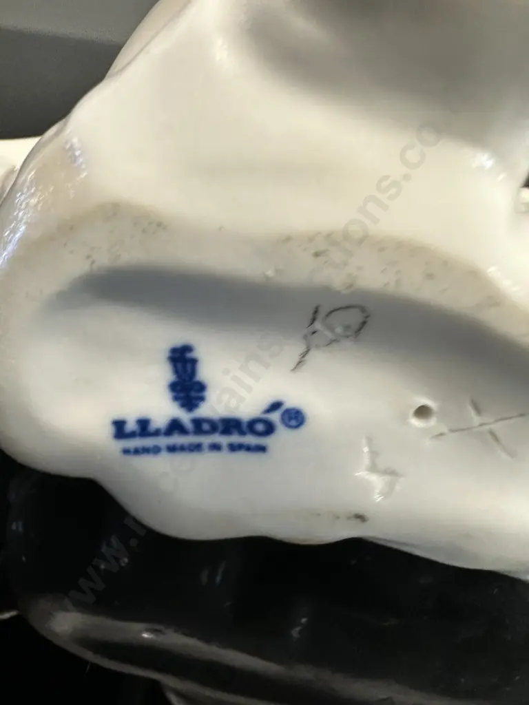 LIadro Porcelain Fiqurine Shepard Boy Holding Lamb H15cm. Image 1++