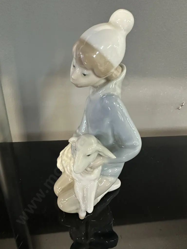 LIadro Porcelain Fiqurine Shepard Boy Holding Lamb H15cm. Image 1++