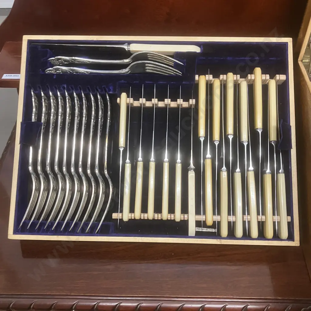 Antique W.R. Humphreys (Sheffield England) 100 Piece Cutlery Set In Oak 4 Tray, Lift Lid Canteen With Key Image 1++