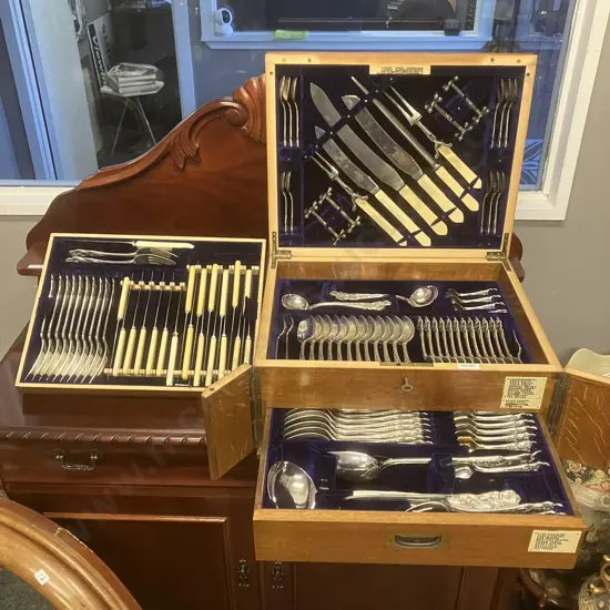 Antique W.R. Humphreys (Sheffield England) 100 Piece Cutlery Set In Oak 4 Tray, Lift Lid Canteen With Key