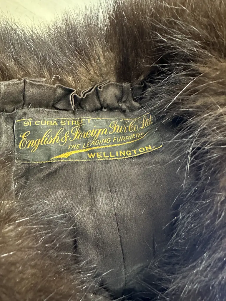 Vintage English Foreign Fur Co Ltd Wellington Fur Cape Dark Brown Tones Image 1++