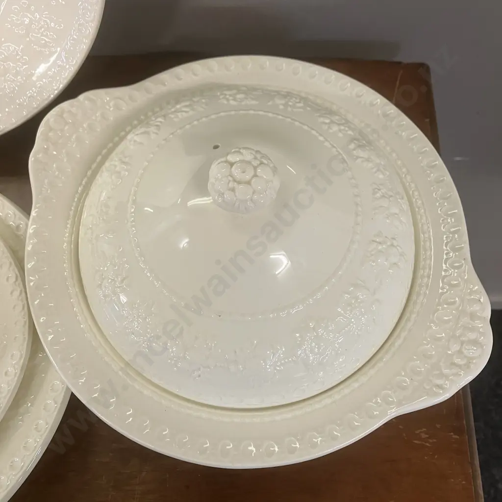 Wedgwood Wellesley 'Fruit & Circles' 3 x Large Oval Platters, Pair of Covered Vegetable Bowls, Gravy Boat & Underplate Image 1++