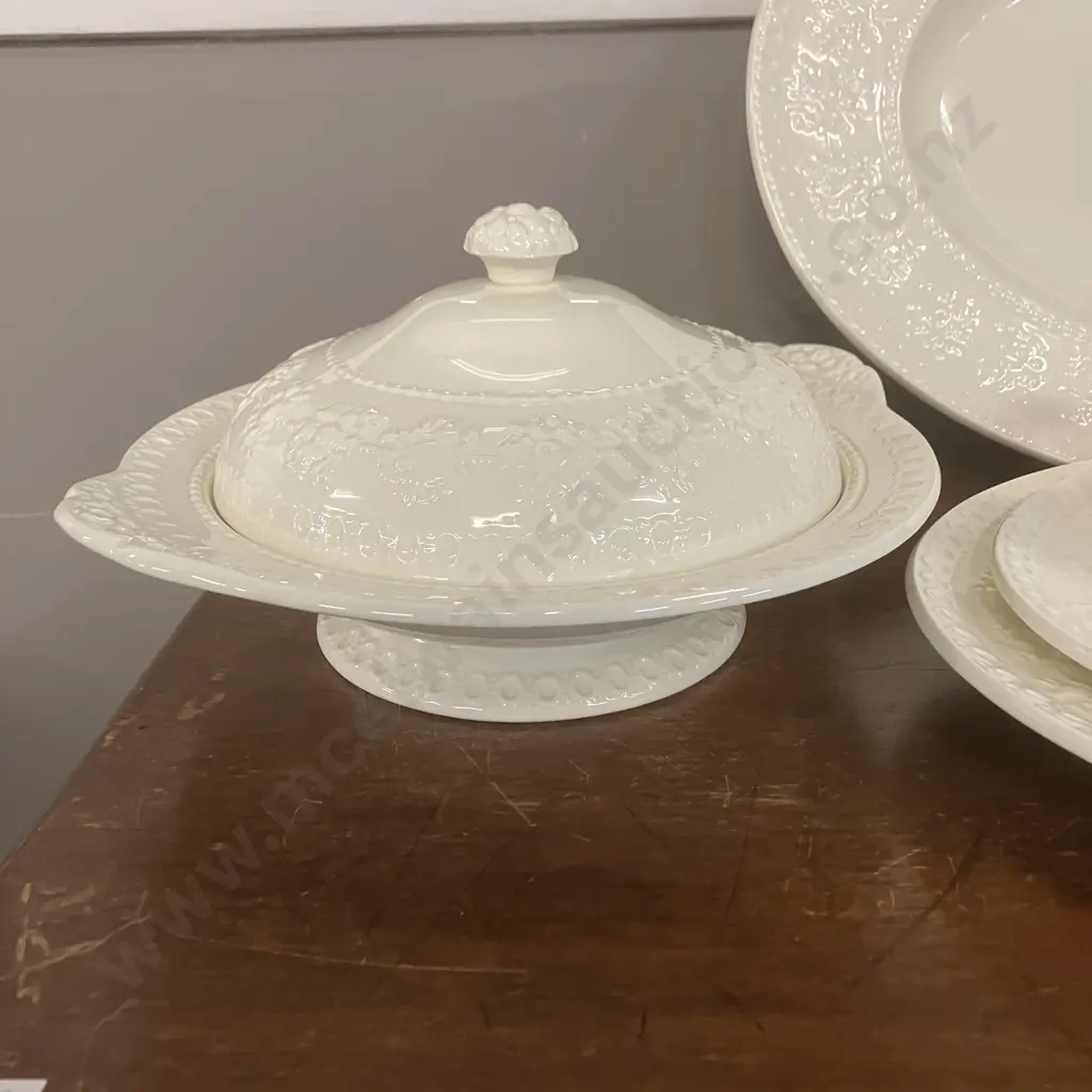 Wedgwood Wellesley 'Fruit & Circles' 3 x Large Oval Platters, Pair of Covered Vegetable Bowls, Gravy Boat & Underplate Image 1++
