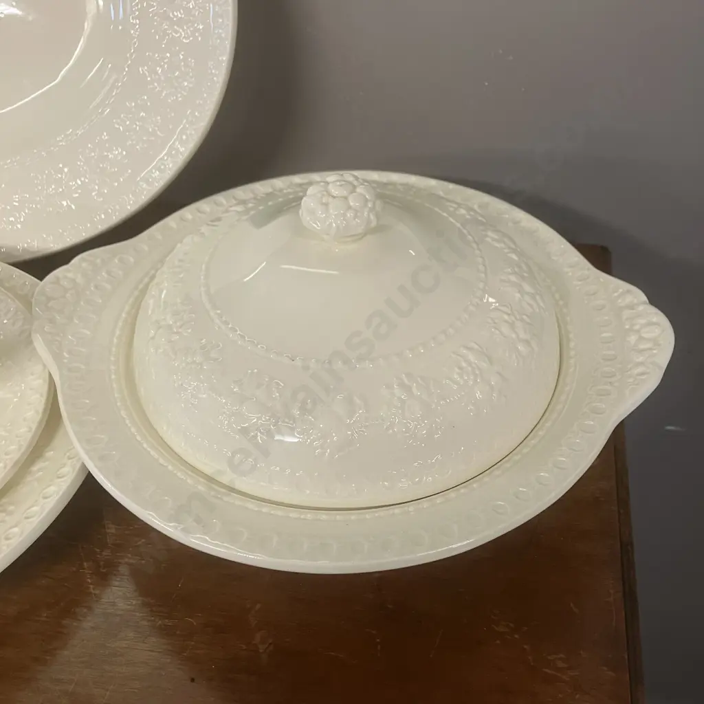 Wedgwood Wellesley 'Fruit & Circles' 3 x Large Oval Platters, Pair of Covered Vegetable Bowls, Gravy Boat & Underplate Image 1++