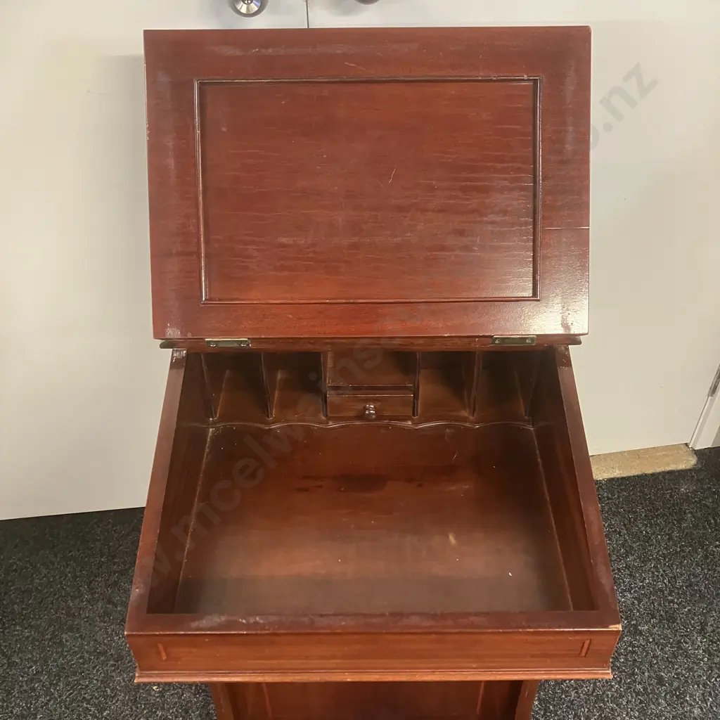 Mahogany Davenport Desk With Brown Leather Writing Slope, 4 Drawer RHS. H80 W51 D51cm Image 1++