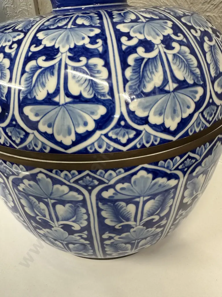 Extra Large Vintage Maitland Smith Cobalt Blue & White Chinoiserie Crackle Glazed Two Piece Pot H32,D30cm. Image 1++