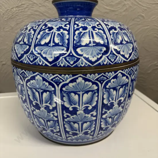 Extra Large Vintage Maitland Smith Cobalt Blue & White Chinoiserie Crackle Glazed Two Piece Pot H32,D30cm.