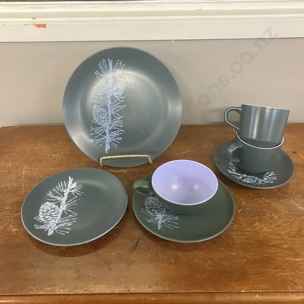 Crown Lynn Items Including Dorothy Thorpe's 'Pine' Pattern (1965) Image 1++