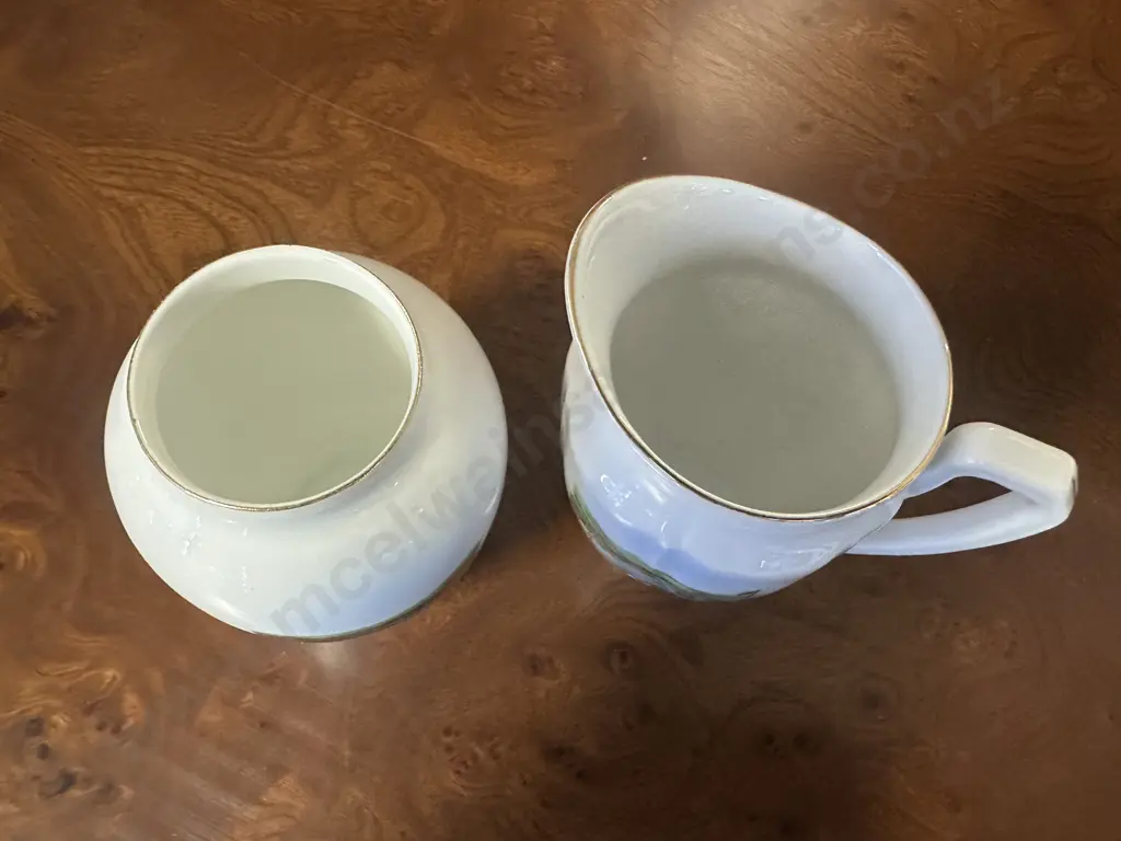 Royal Scenic China Souvenir Milk Jug Wellington 1840-1940 & Small Vase Gisbourne Image 1++