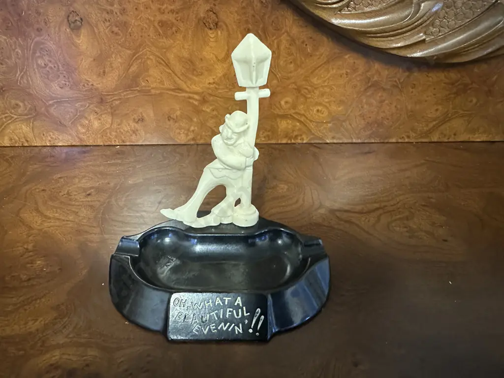 Vintage English Selcol 'Voque' Bakelite Ashtray With The Phrae 'Oh What A Beautiful Evening' Image 1++