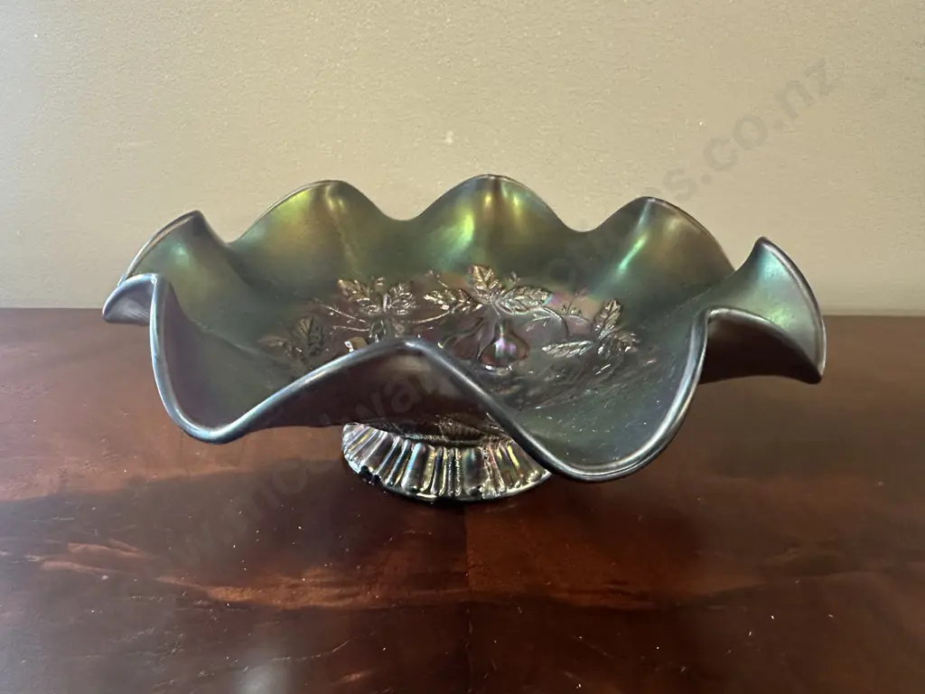 Vintage Carnival Glass Amethyst Three Fruits Medallion Ruffled Bowl H8,Dia22cm. Image 1++