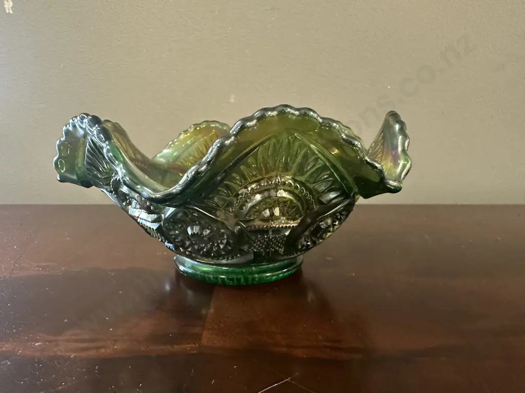 Vintage Carnival Glass Candy/Nut Bowl With Ruffled Edge & Iridescent Finish H7,Dia15cm. Image 1++
