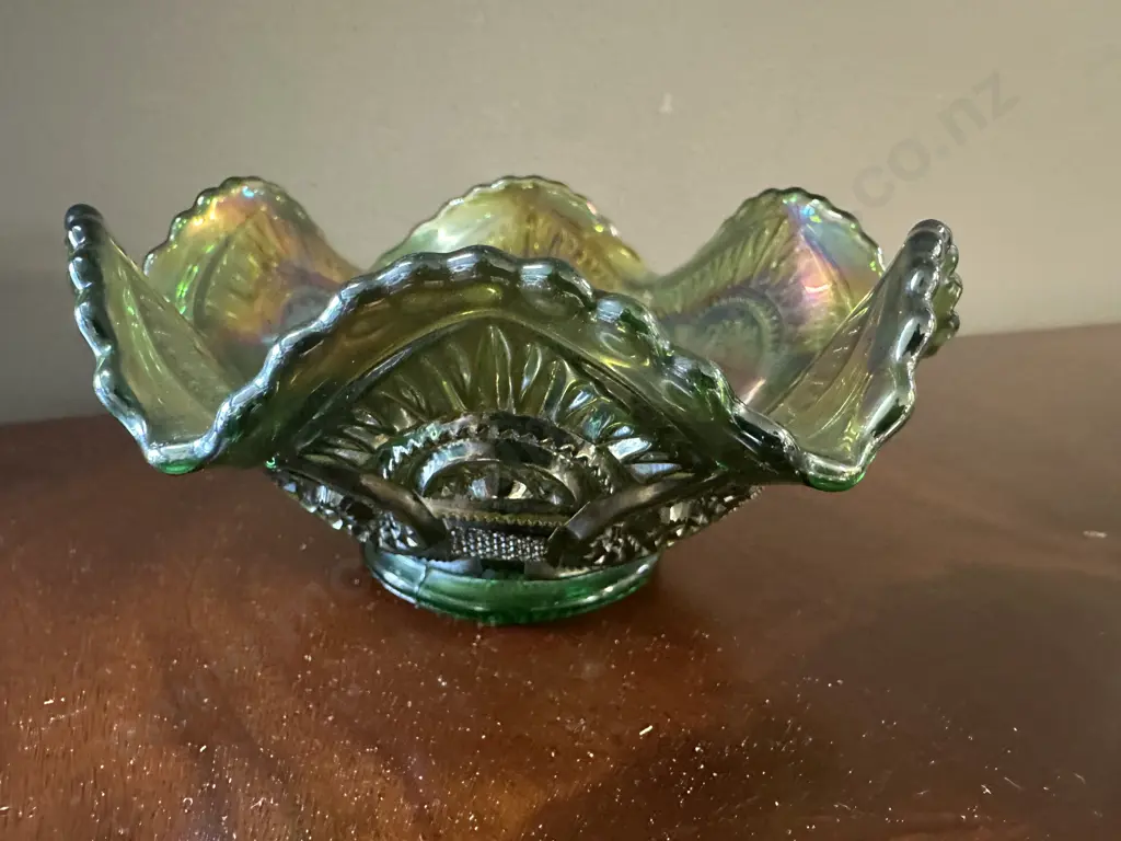 Vintage Carnival Glass Candy/Nut Bowl With Ruffled Edge & Iridescent Finish H7,Dia15cm. Image 1++