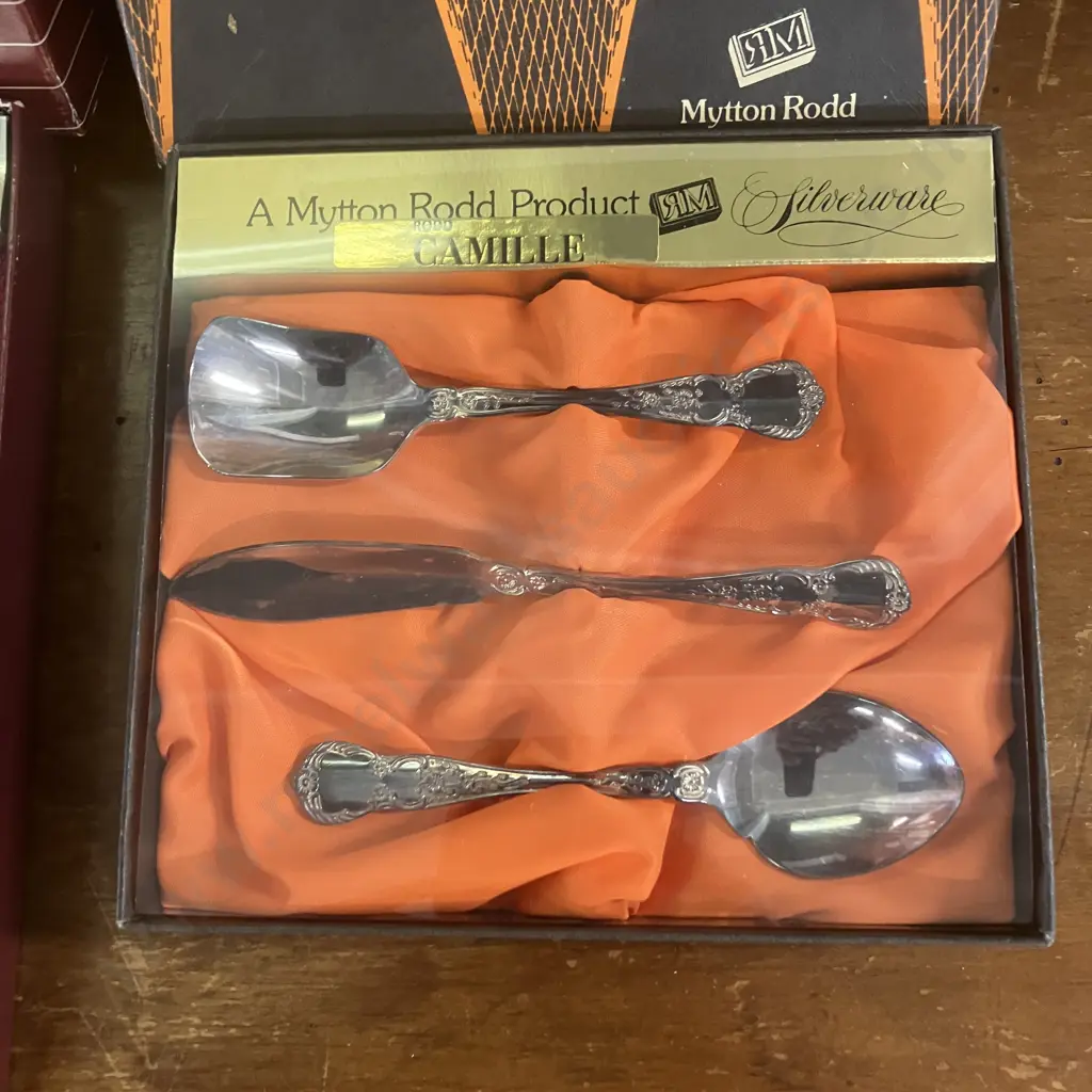 RODD Camille Boxed Salad Set, Dessert Set, Spoons & Butter Knife Set Image 1++