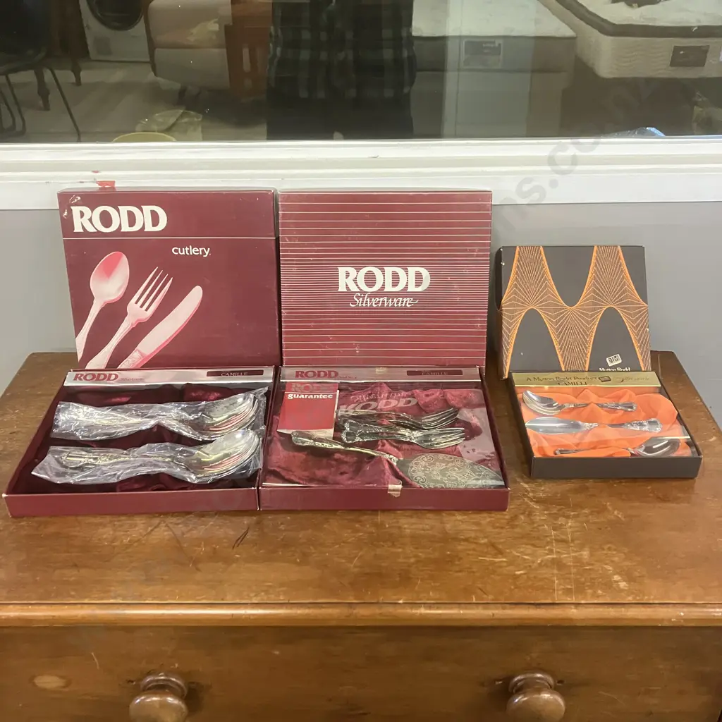 RODD Camille Boxed Salad Set, Dessert Set, Spoons & Butter Knife Set Image 1++