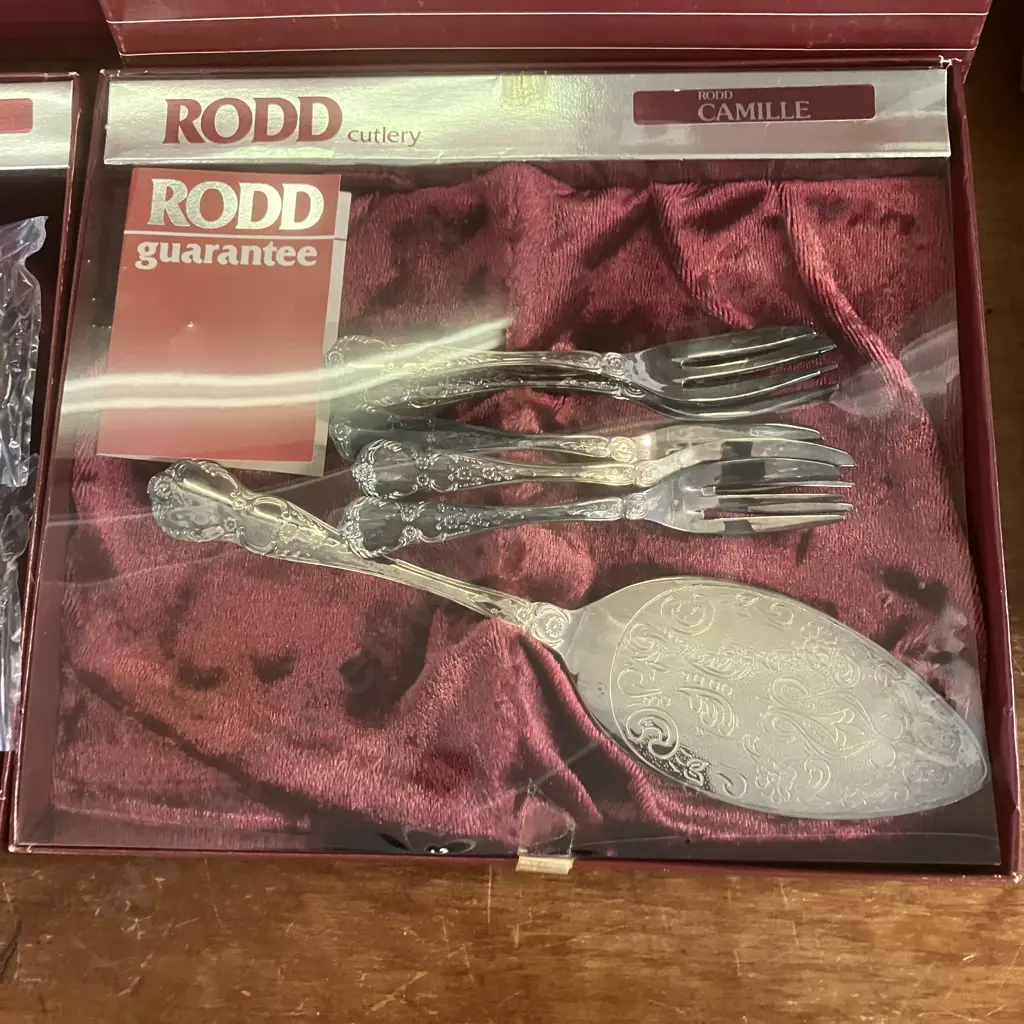 RODD Camille Boxed Salad Set, Dessert Set, Spoons & Butter Knife Set Image 1++