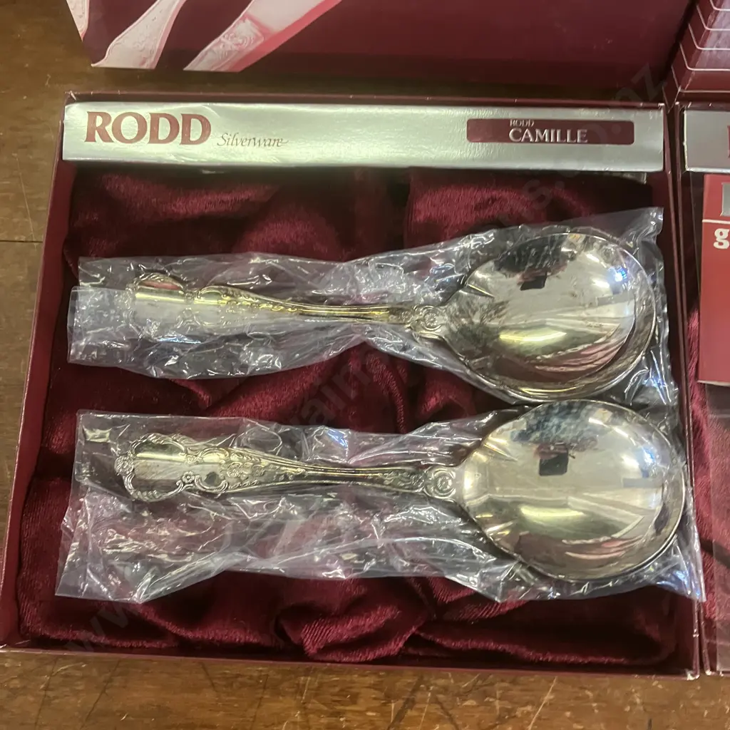 RODD Camille Boxed Salad Set, Dessert Set, Spoons & Butter Knife Set Image 1++