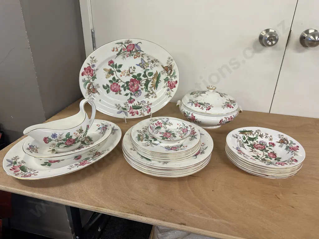 Wedgwood Charnwood Dinnerware Items In Serving Plates Lidded Tureen Etc Image 1++