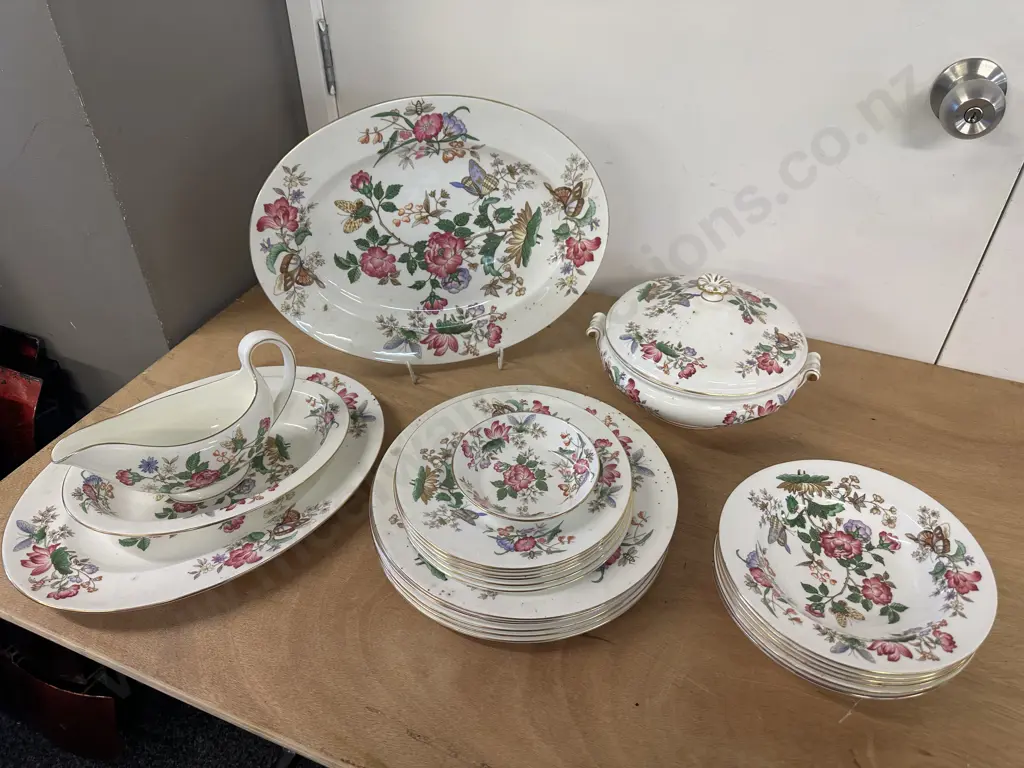 Wedgwood Charnwood Dinnerware Items In Serving Plates Lidded Tureen Etc Image 1++