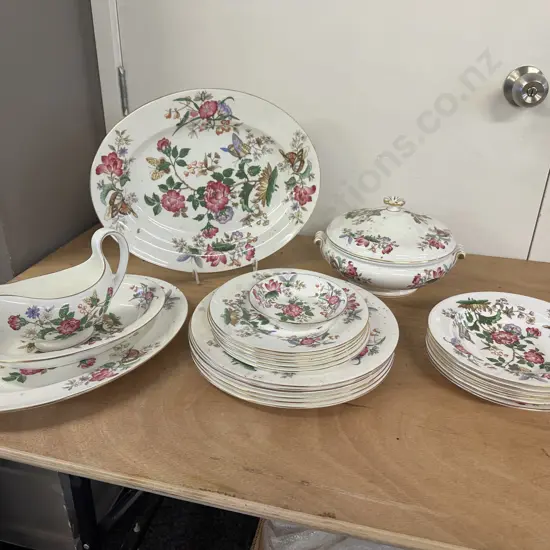 Wedgwood Charnwood Dinnerware Items In Serving Plates Lidded Tureen Etc